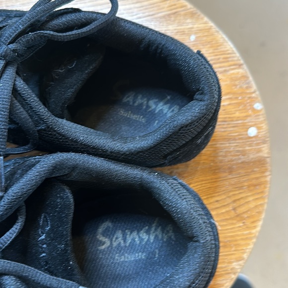 Lovely like new Sansha silhouette dance shoes in a 10M it’s more like a size 8. - Picture 3 of 7